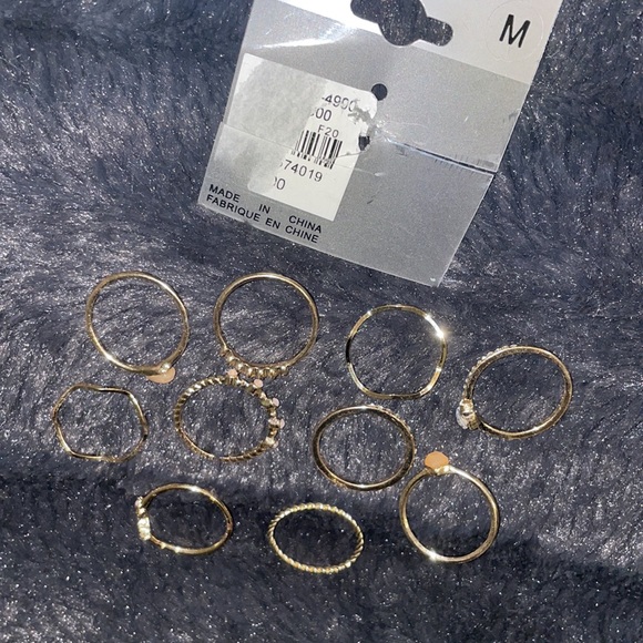 🛍️5 for $20🛍️ Assorted Rings - Picture 3 of 3
